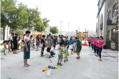 清涼一夏 快樂(lè)嬉水 —大風(fēng)車(chē)翡翠外灘幼兒園學(xué)期匯報(bào)展示