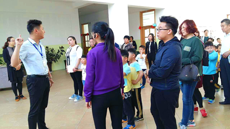 章丘園大班師生走進(jìn)雙語小學(xué)參觀學(xué)習(xí)