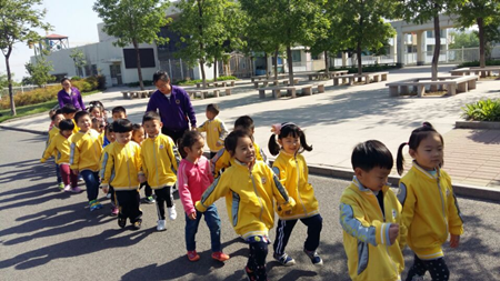 北京大風(fēng)車章丘園小班師生走進(jìn)氣象局
