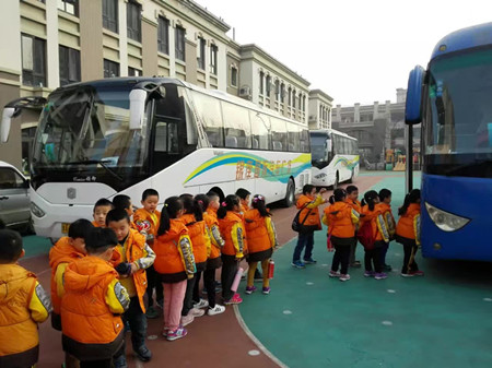紫御東郡大風(fēng)車幼兒園走進(jìn)美術(shù)館——從小培養(yǎng)藝術(shù)氣息
