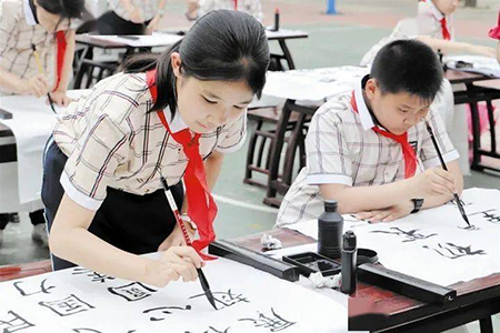 投資少兒書法班是自己開還是加盟比較好？